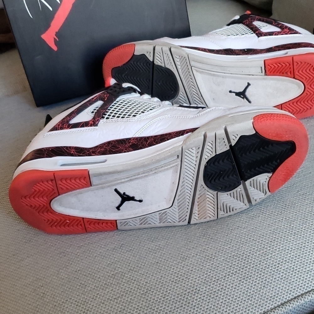 Air Jordan 4 Retro SE Pale Citron - Picture 3 of 10